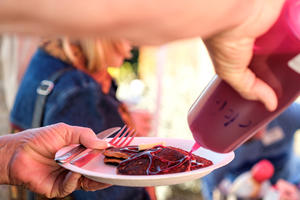 Photo by Julius Schlosburg