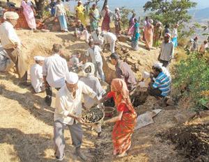 People from Pachputewadi work together to restore their spring